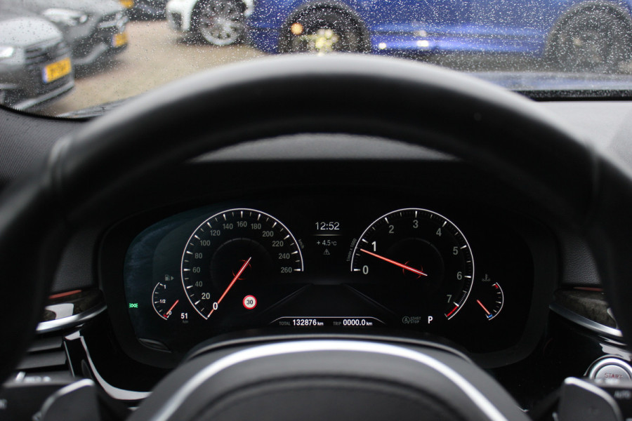 BMW 5 Serie Touring 540i xDrive High Exe. M Sport / Trekhaak / Panoramadak / 360Camera / Head-up / Leder / 19'' / Harman Kardon / CarPlay / Stoelventilatie / Stuur+Stoelverwarming / 4zone / Dodehoek / DAB / ACC