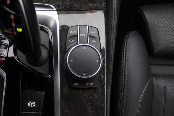 BMW 5 Serie Touring 540i xDrive High Exe. M Sport / Trekhaak / Panoramadak / 360Camera / Head-up / Leder / 19'' / Harman Kardon / CarPlay / Stoelventilatie / Stuur+Stoelverwarming / 4zone / Dodehoek / DAB / ACC