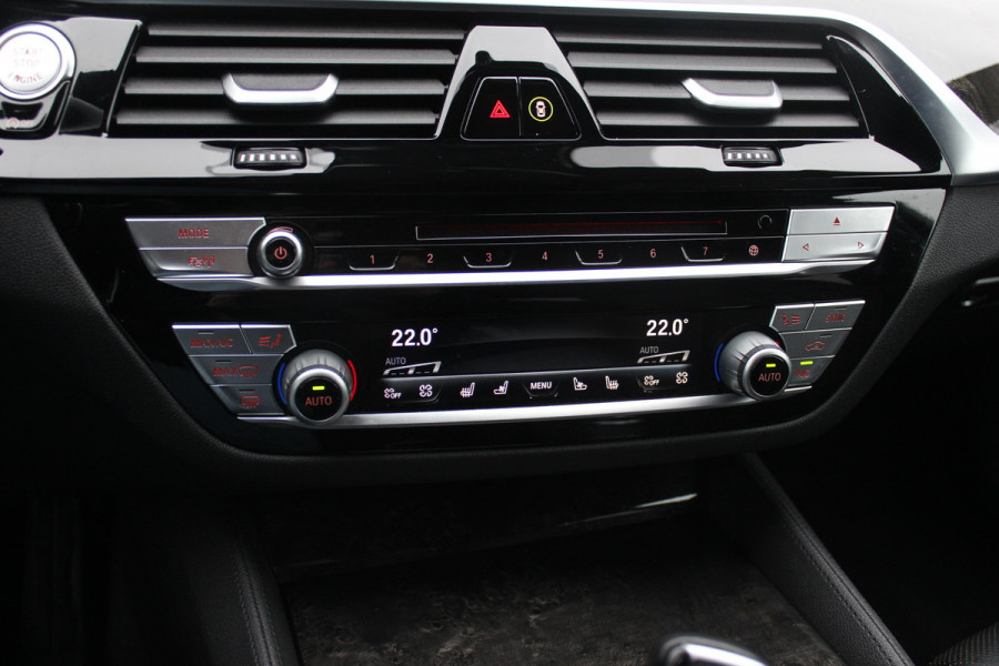 BMW 5 Serie Touring 540i xDrive High Exe. M Sport / Trekhaak / Panoramadak / 360Camera / Head-up / Leder / 19'' / Harman Kardon / CarPlay / Stoelventilatie / Stuur+Stoelverwarming / 4zone / Dodehoek / DAB / ACC