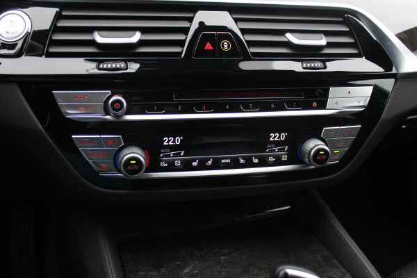 BMW 5 Serie Touring 540i xDrive High Exe. M Sport / Trekhaak / Panoramadak / 360Camera / Head-up / Leder / 19'' / Harman Kardon / CarPlay / Stoelventilatie / Stuur+Stoelverwarming / 4zone / Dodehoek / DAB / ACC
