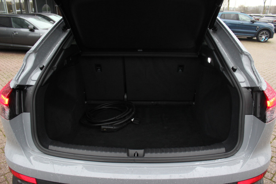 Audi Q4 Sportback e-tron 40 Launch edition Advanced 77 kWh / SOH 91,4% / CarPlay / Matrix LED / Sportstoelen / Virtual Cockpit / Parkeerhulp V+A / Sonos Audio / Intr.voorverwarming / Stoelverwarming / DAB / Cruise Control