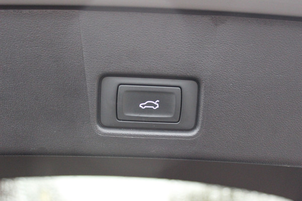 Audi Q4 Sportback e-tron 40 Launch edition Advanced 77 kWh / SOH 91,4% / CarPlay / Matrix LED / Sportstoelen / Virtual Cockpit / Parkeerhulp V+A / Sonos Audio / Intr.voorverwarming / Stoelverwarming / DAB / Cruise Control