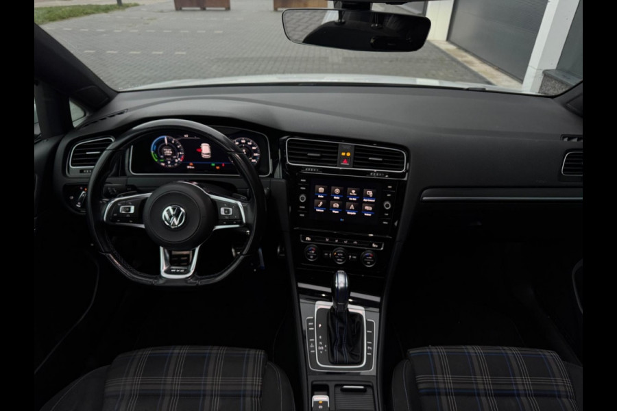 Volkswagen Golf 1.4 TSI PHEV GTE PANO NAVI CLIMATE PDC LED ACC SPORTVELGEN
