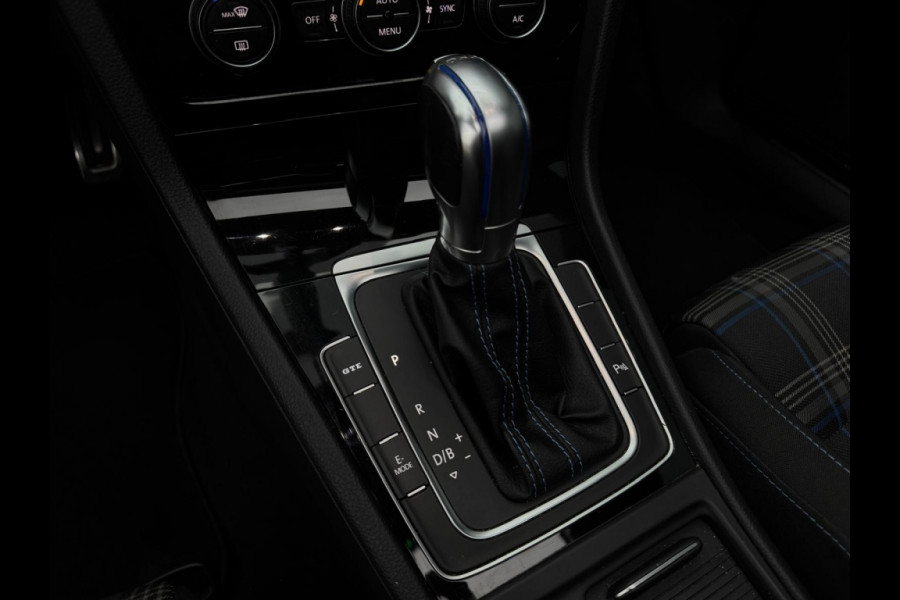 Volkswagen Golf 1.4 TSI PHEV GTE PANO NAVI CLIMATE PDC LED ACC SPORTVELGEN