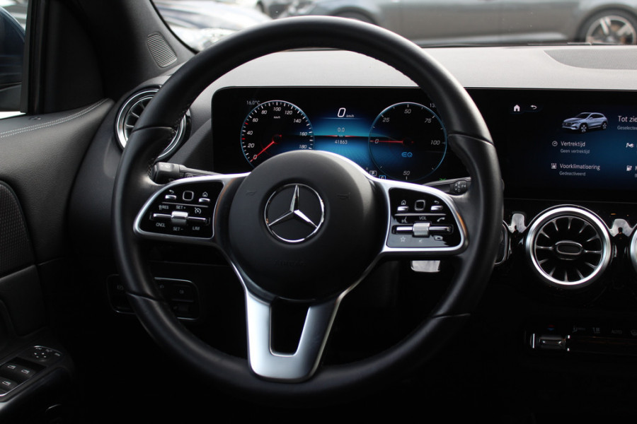 Mercedes-Benz EQA 250 Business Solution AMG 67 kWh / Full option! / Trekhaak / Panoramadak / 360Camera / Head-up / Burmester / Half leder / 18'' / CarPlay / Navigatie / Dodehoek / DAB / Stoelverwarming / ACC