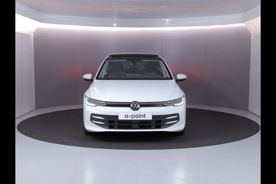 Volkswagen Golf 1.5 TSI Life Edition 116 pk | Verlengde garantie | Navigatie via App | Panoramadak | Parkeersensoren | Autom. airco (3 zones) | Stoelverwarming |