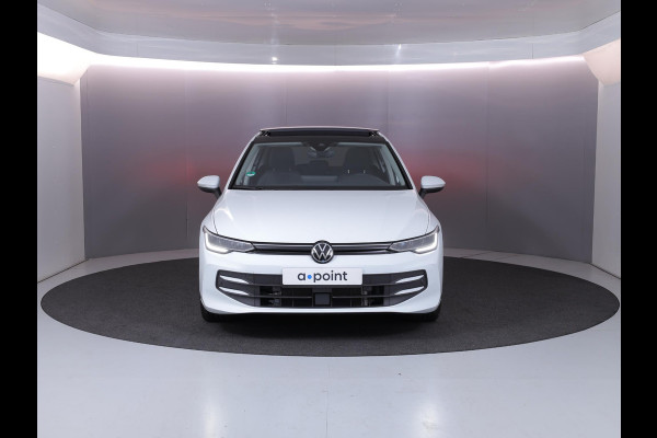 Volkswagen Golf 1.5 TSI Life Edition 116 pk | Verlengde garantie | Navigatie via App | Panoramadak | Parkeersensoren | Autom. airco (3 zones) | Stoelverwarming |