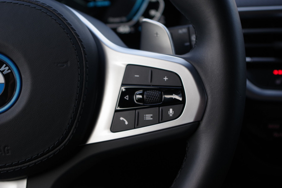 BMW X3 xDrive30e 293 PK M-Sport PHEV, Panoramadak, Leder, Head-Up, Memory