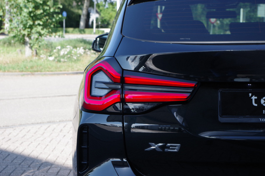 BMW X3 xDrive30e 293 PK M-Sport PHEV, Panoramadak, Leder, Head-Up, Memory