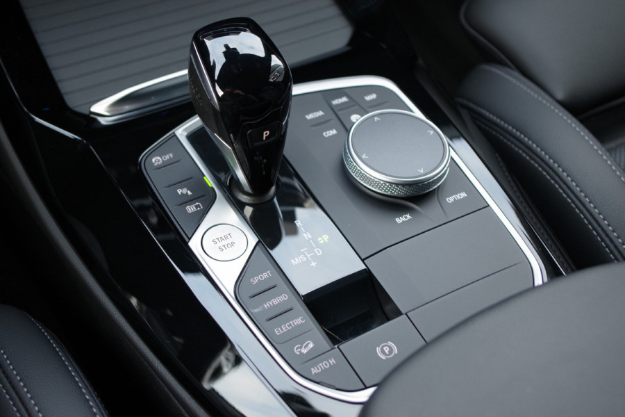 BMW X3 xDrive30e 293 PK M-Sport PHEV, Panoramadak, Leder, Head-Up, Memory