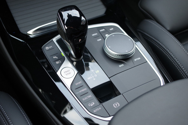 BMW X3 xDrive30e 293 PK M-Sport PHEV, Panoramadak, Leder, Head-Up, Memory