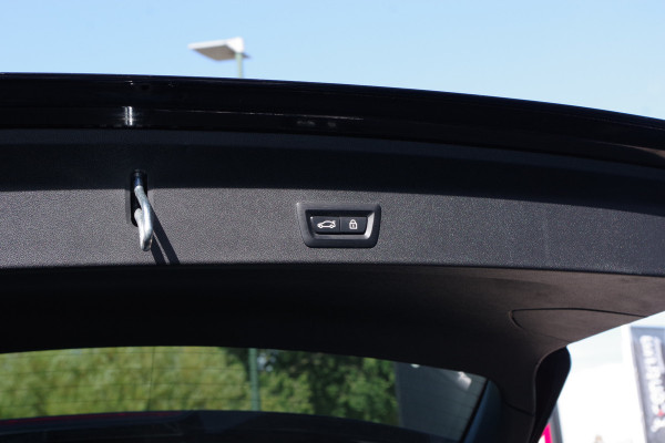 BMW X3 xDrive30e 293 PK M-Sport PHEV, Panoramadak, Leder, Head-Up, Memory