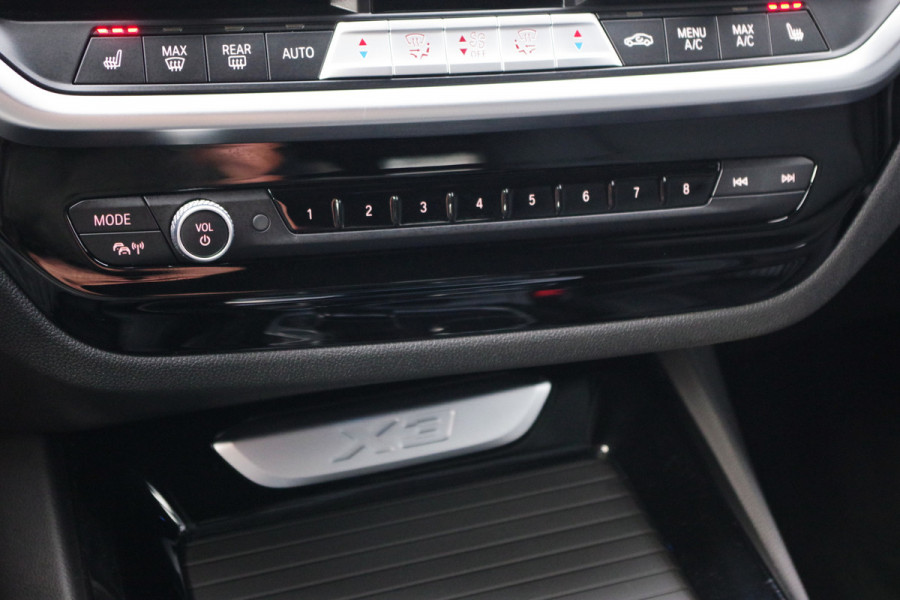 BMW X3 xDrive30e 293 PK M-Sport PHEV, Panoramadak, Leder, Head-Up, Memory