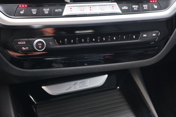 BMW X3 xDrive30e 293 PK M-Sport PHEV, Panoramadak, Leder, Head-Up, Memory