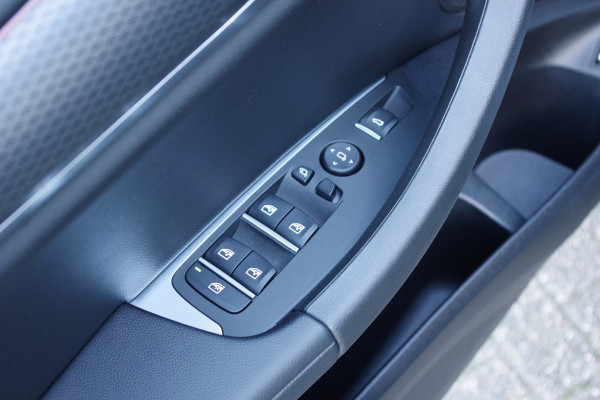 BMW X3 xDrive30e 293 PK M-Sport PHEV, Panoramadak, Leder, Head-Up, Memory