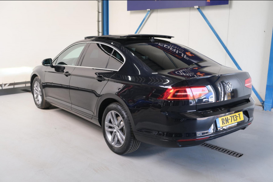 Volkswagen Passat 1.6 TDI Comfortline Business Automaat - Airco, Cruise, Schuifdak, Navi, PDC.