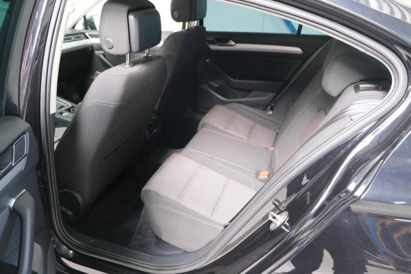 Volkswagen Passat 1.6 TDI Comfortline Business Automaat - Airco, Cruise, Schuifdak, Navi, PDC.
