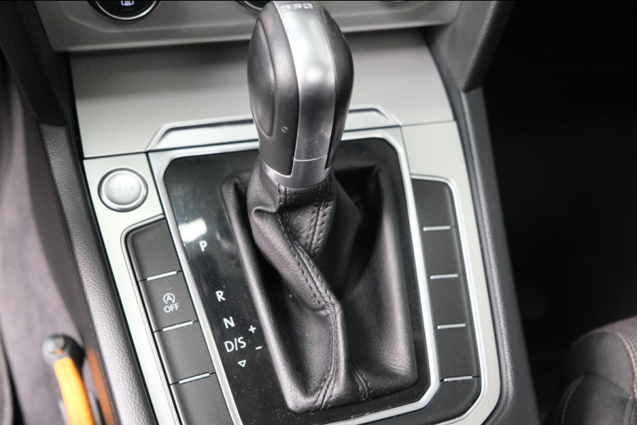 Volkswagen Passat 1.6 TDI Comfortline Business Automaat - Airco, Cruise, Schuifdak, Navi, PDC.