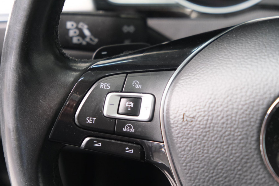 Volkswagen Passat 1.6 TDI Comfortline Business Automaat - Airco, Cruise, Schuifdak, Navi, PDC.