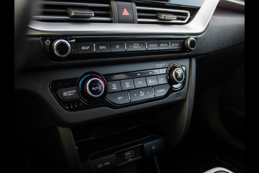 Kia e-Niro ExecutiveLine 64 kWh | Trekhaak | 3 Fase | Stoel en stuurverwarming |