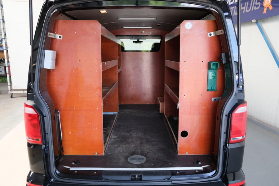 Volkswagen Transporter 2.0 TDI L2H1 Highline Automaat - N.A.P. Airco, Cruise, PDC, Navi, Camera, Trekhaak.