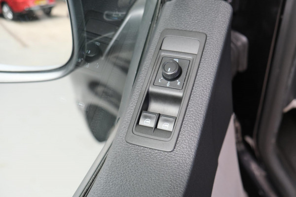 Volkswagen Transporter 2.0 TDI L2H1 Highline Automaat - N.A.P. Airco, Cruise, PDC, Navi, Camera, Trekhaak.