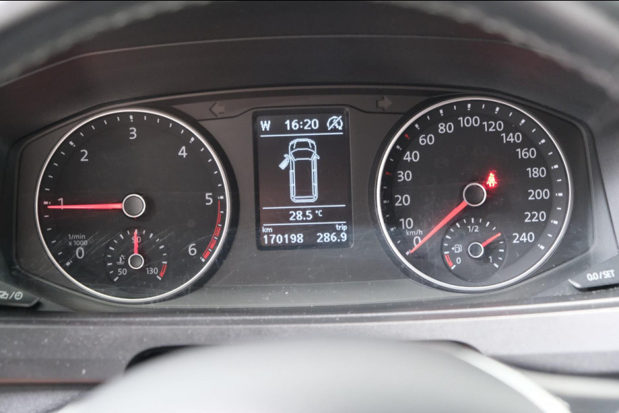 Volkswagen Transporter 2.0 TDI L2H1 Highline Automaat - N.A.P. Airco, Cruise, PDC, Navi, Camera, Trekhaak.