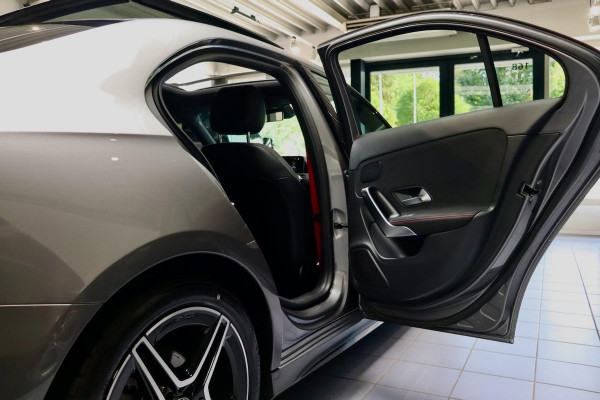 Mercedes-Benz A-Klasse 180d Premium + AMG|PANO|Sfeer|CAM