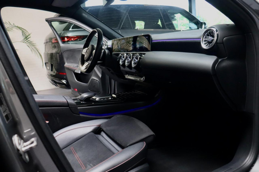 Mercedes-Benz A-Klasse 180d Premium + AMG|PANO|Sfeer|CAM