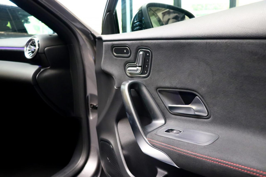 Mercedes-Benz A-Klasse 180d Premium + AMG|PANO|Sfeer|CAM