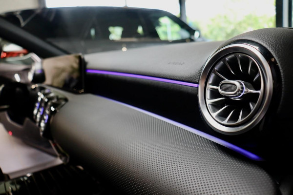 Mercedes-Benz A-Klasse 180d Premium + AMG|PANO|Sfeer|CAM