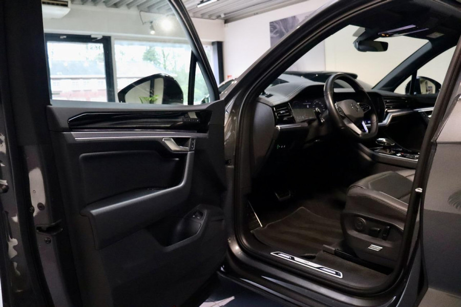 Volkswagen Touareg 3.0 TSi eHybrid R 4M PANO|TrkHk|22''