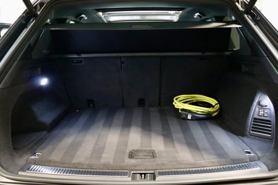 Volkswagen Touareg 3.0 TSi eHybrid R 4M PANO|TrkHk|22''