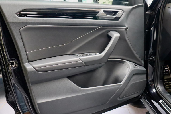 Volkswagen T-Roc 1.5 TSI R-Line Ed PANO|IQ|Digitaal Dash|VOL