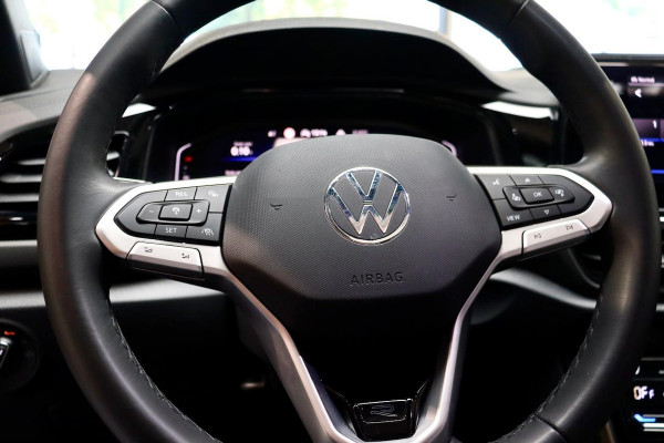 Volkswagen T-Roc 1.5 TSI R-Line Ed PANO|IQ|Digitaal Dash|VOL