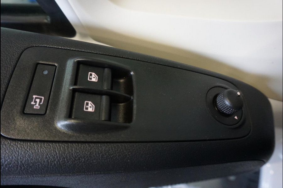 Opel Movano 2.2D 140 L2H2 Edition Opel Movano 2.2D 140  L2H2 Edition Airco  Navi PDC Trekhaak Cruise control Nieuw Model