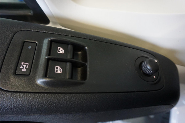 Opel Movano 2.2D 140 L2H2 Edition Opel Movano 2.2D 140  L2H2 Edition Airco  Navi PDC Trekhaak Cruise control Nieuw Model