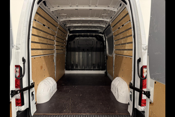 Renault Master T33 2.3 dCi 135PK L2H2 BPM VRIJ! Airco Cruise control Parkeersensoren Navigatie Trekhaak