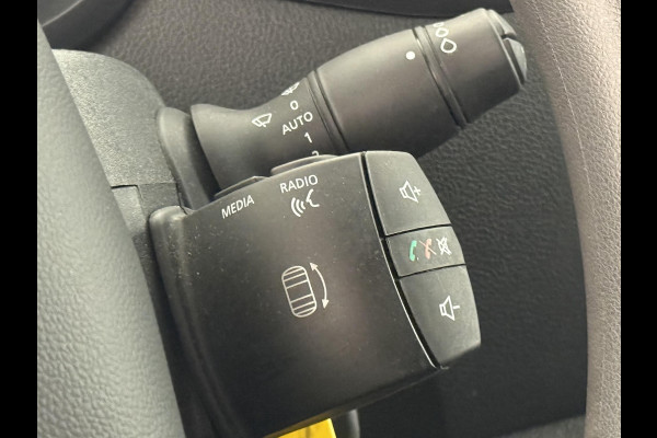 Renault Master T33 2.3 dCi 135PK L2H2 BPM VRIJ! Airco Cruise control Parkeersensoren Navigatie Trekhaak