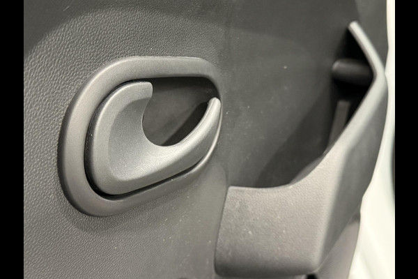 Renault Master T33 2.3 dCi 135PK L2H2 BPM VRIJ! Airco Cruise control Parkeersensoren Navigatie Trekhaak