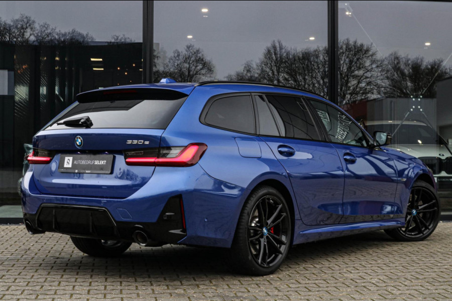 BMW 3 Serie Touring 330e | M-Sport Pro | 2 jaar garantie | Pano | ACC | LCI | Black Edition | Sfeerverlichting | Driving Assistant