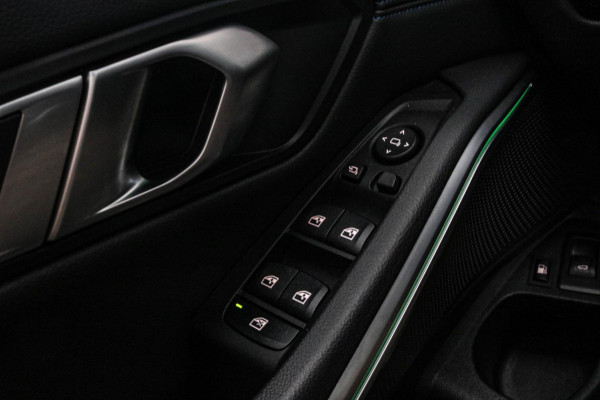 BMW 3 Serie Touring 330e | M-Sport Pro | 2 jaar garantie | Pano | ACC | LCI | Black Edition | Sfeerverlichting | Driving Assistant