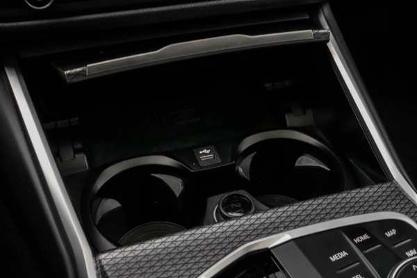 BMW 3 Serie Touring 330e | M-Sport Pro | 2 jaar garantie | Pano | ACC | LCI | Black Edition | Sfeerverlichting | Driving Assistant