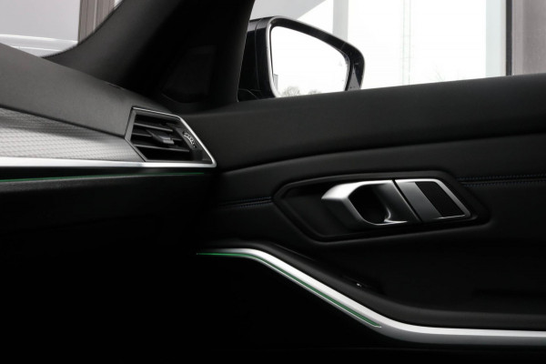 BMW 3 Serie Touring 330e | M-Sport Pro | 2 jaar garantie | Pano | ACC | LCI | Black Edition | Sfeerverlichting | Driving Assistant