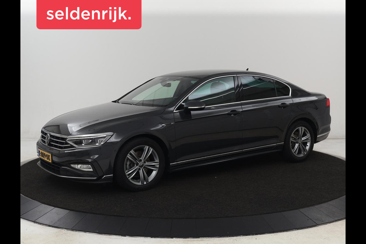 Volkswagen Passat 1.5 TSI R-Line | Nappaleder | Stoelverwarming | Camera | Carplay | Massage | Memory | Side Assist | Navigatie | Matrix LED | Adaptive cruise