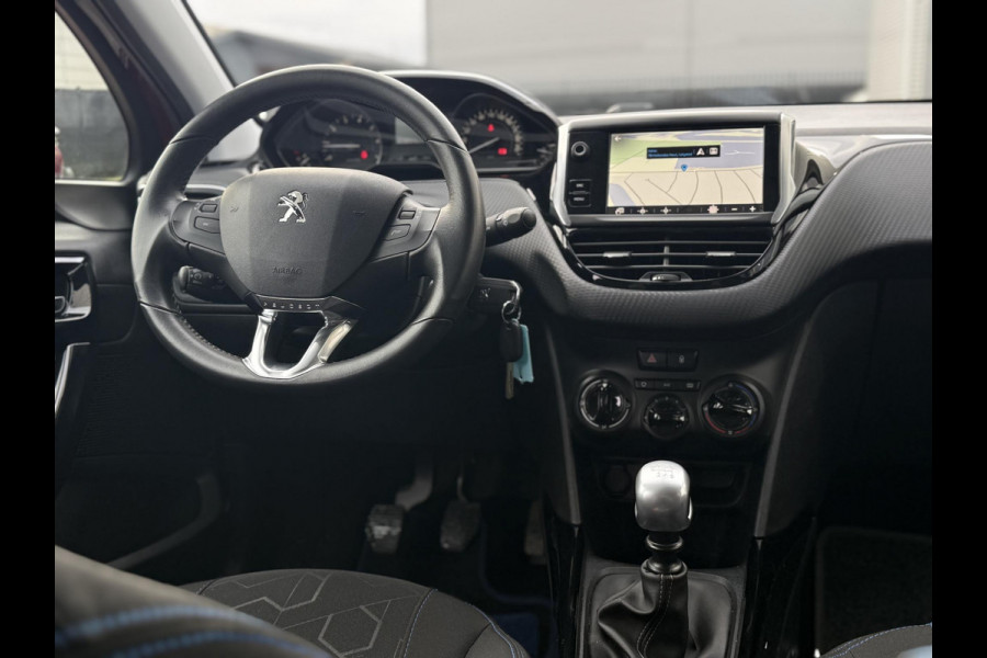 Peugeot 2008 1.2 PureTech Signature Navi,Apple Carplay,Airco,Cruise,Trekhaak,PDC,Distributie riem v.v. 2025,N.A.P,APK tot 03-2027