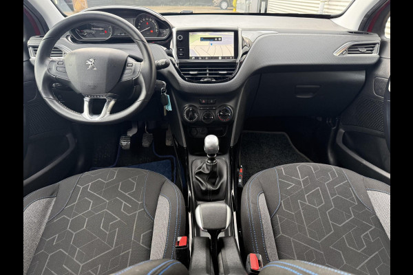 Peugeot 2008 1.2 PureTech Signature Navi,Apple Carplay,Airco,Cruise,Trekhaak,PDC,Distributie riem v.v. 2025,N.A.P,APK tot 03-2027