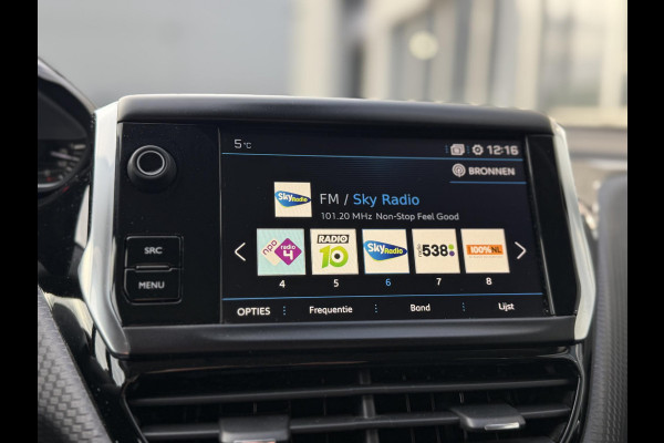 Peugeot 2008 1.2 PureTech Signature Navi,Apple Carplay,Airco,Cruise,Trekhaak,PDC,Distributie riem v.v. 2025,N.A.P,APK tot 03-2027