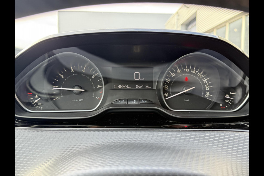 Peugeot 2008 1.2 PureTech Signature Navi,Apple Carplay,Airco,Cruise,Trekhaak,PDC,Distributie riem v.v. 2025,N.A.P,APK tot 03-2027