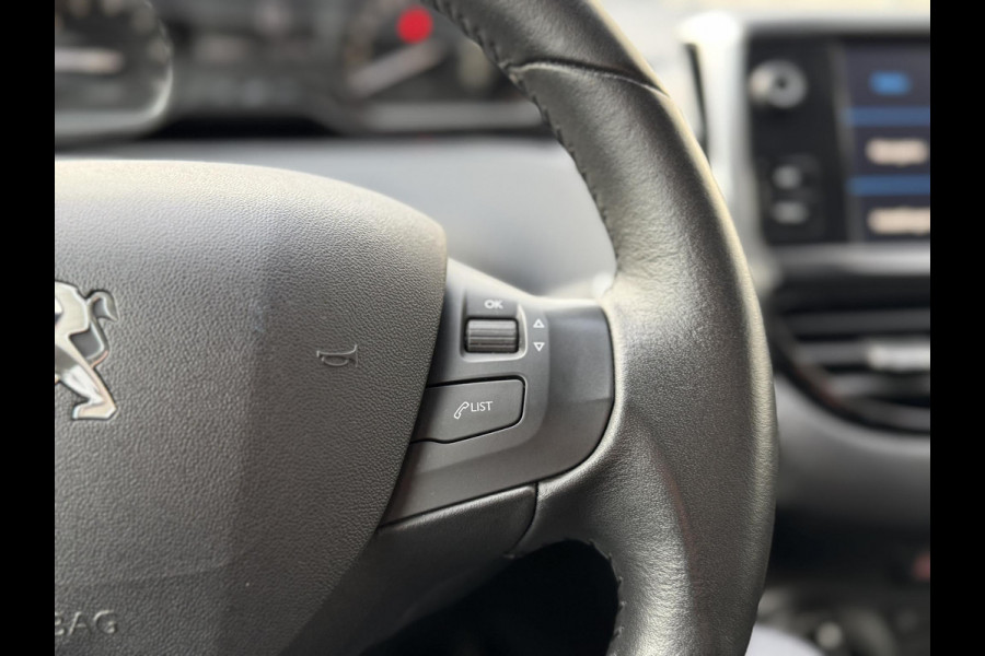 Peugeot 2008 1.2 PureTech Signature Navi,Apple Carplay,Airco,Cruise,Trekhaak,PDC,Distributie riem v.v. 2025,N.A.P,APK tot 03-2027
